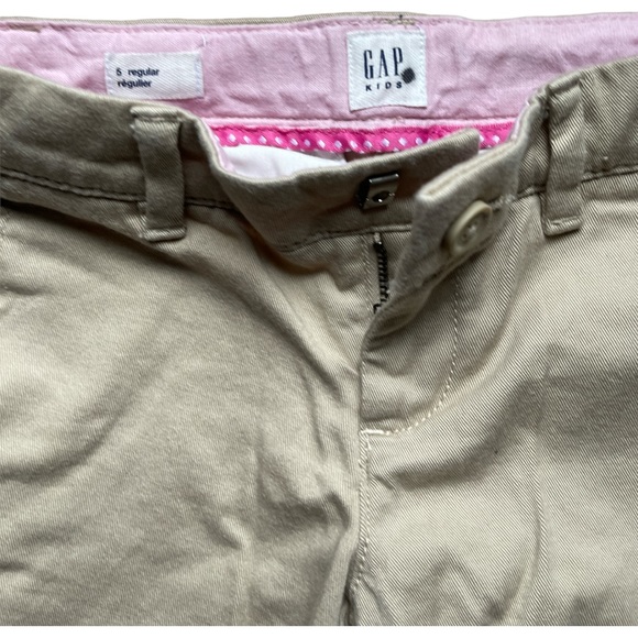 Gap girls khaki pants in size 5 regular like new condition - Picture 2 of 3